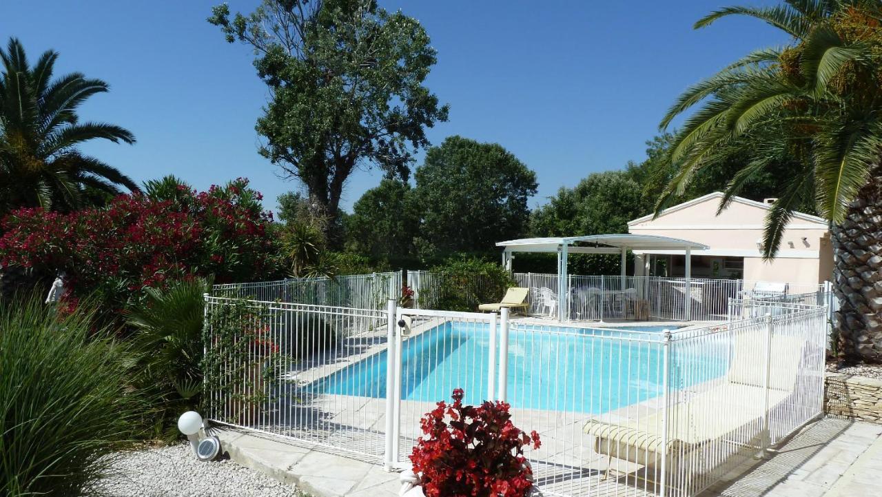 Les Cigalous Bed & Breakfast Restinclieres Exterior photo