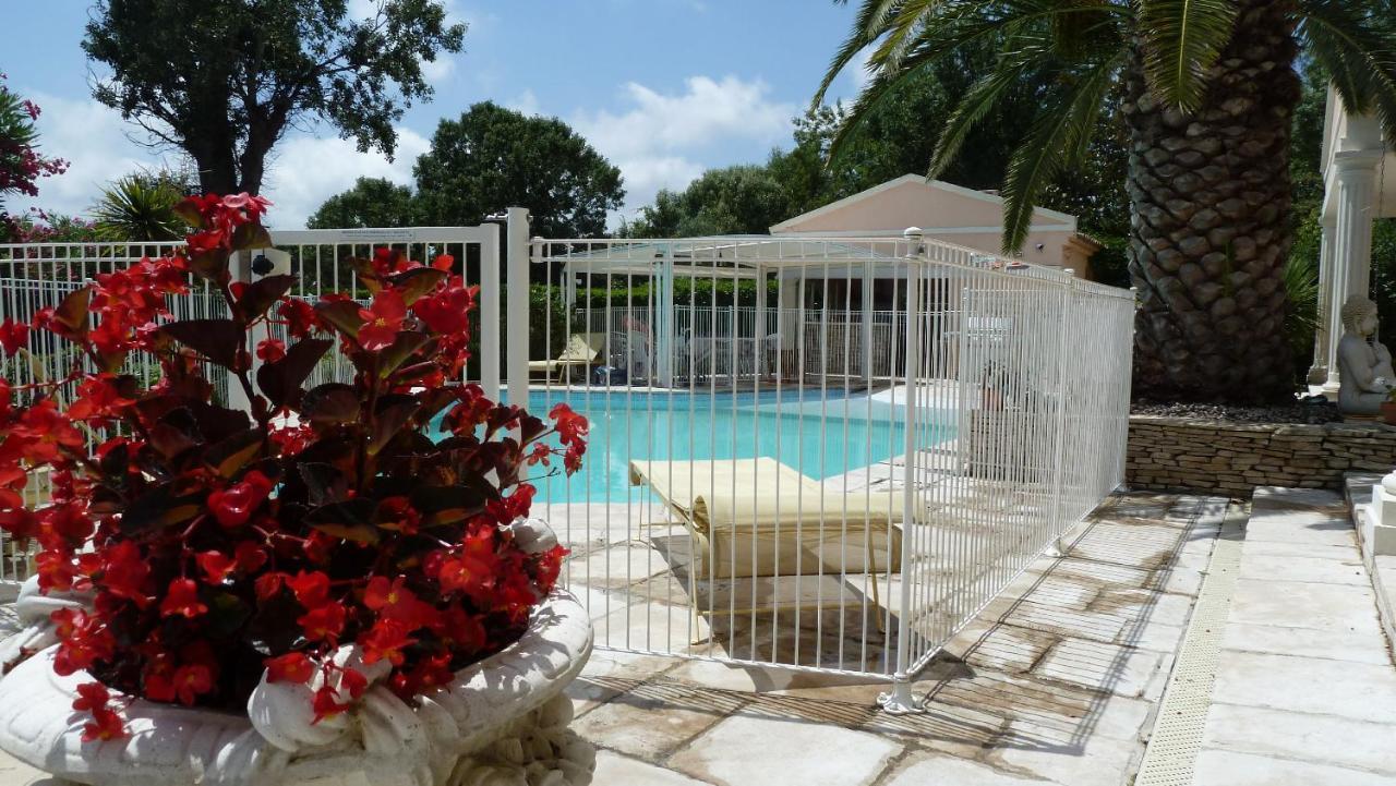Les Cigalous Bed & Breakfast Restinclieres Exterior photo